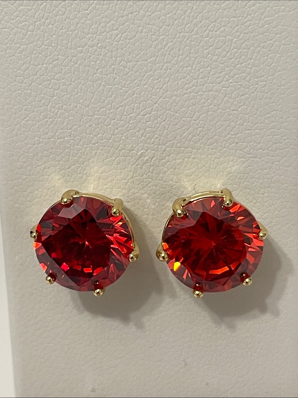 Vintage Joan Rivers Classic Collections Gold-Tone 10mm Red/Orange Stud Earrings
